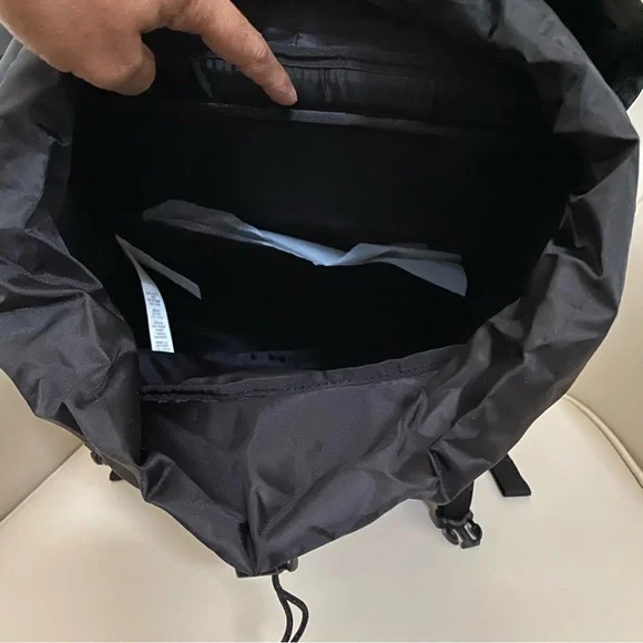 New with Tag Patagonia black lightweight backpack 🎒size 28L - Picture 6 of 9